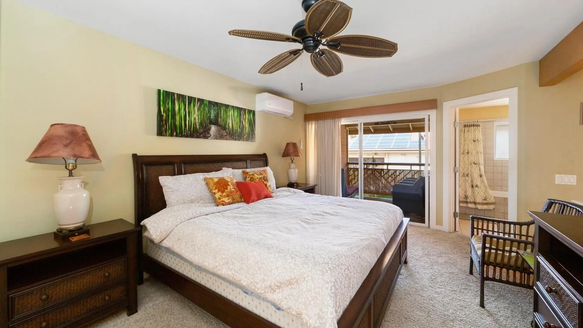 Apartment Gardenia Suite, 1 Bedroom, Sleeps 4, Pool & Bbq, Pre-Renovation Summer Sale *