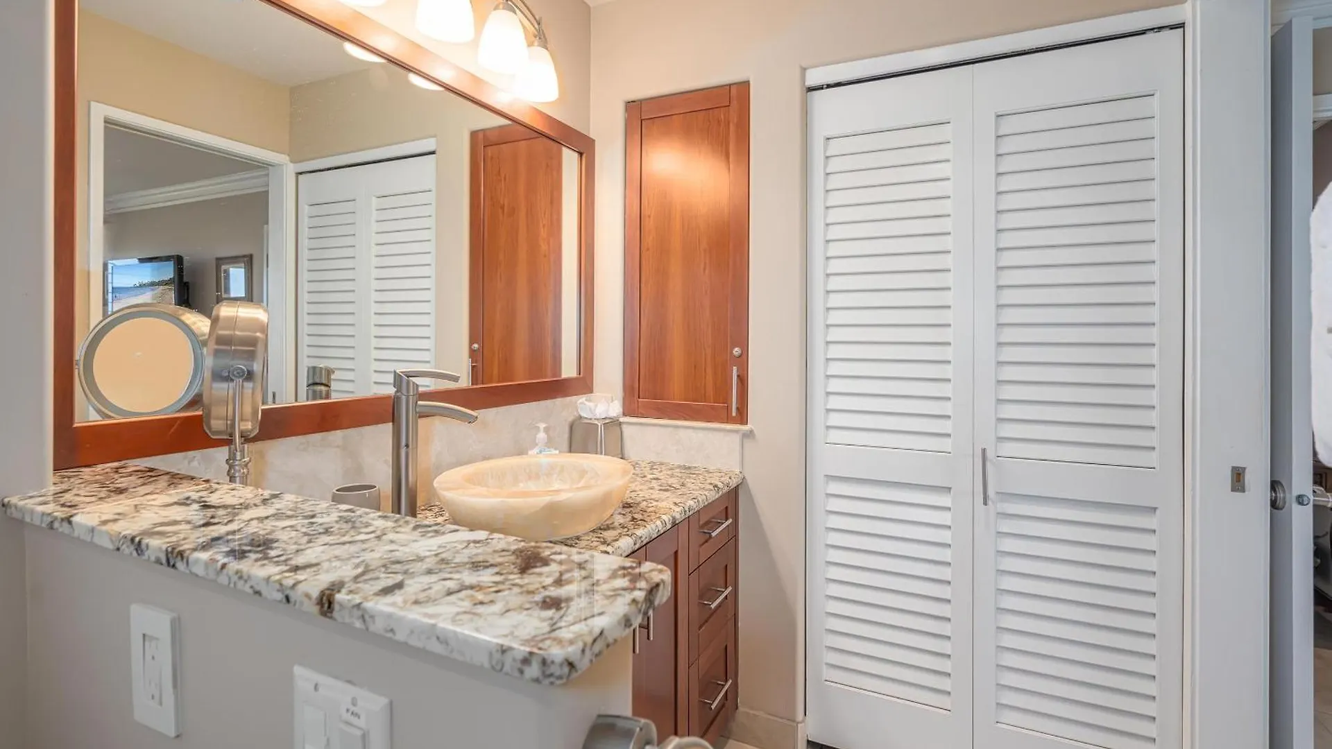 Wailea Ekolu 407 - Renovated, Split Ac, Ocean View
