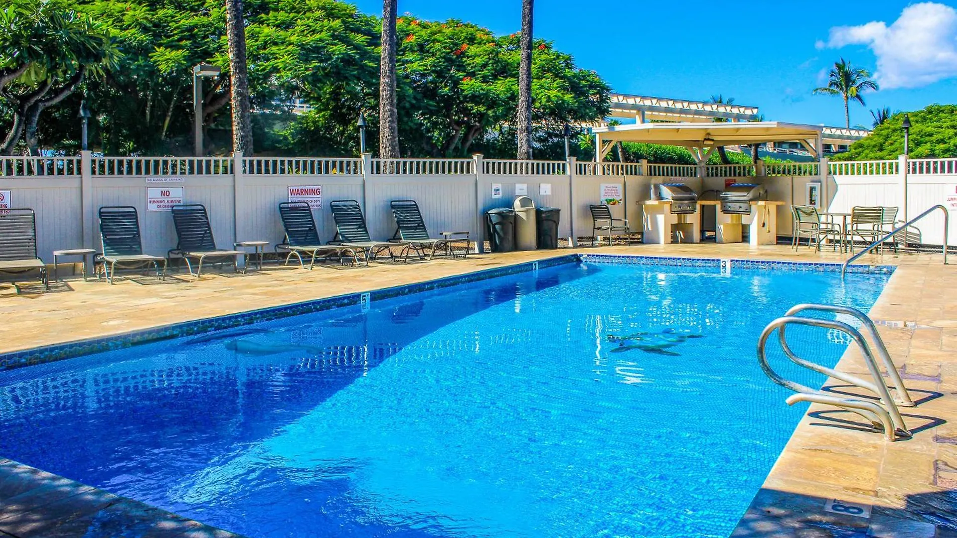 Kihei Akahi Lägenhetshotell