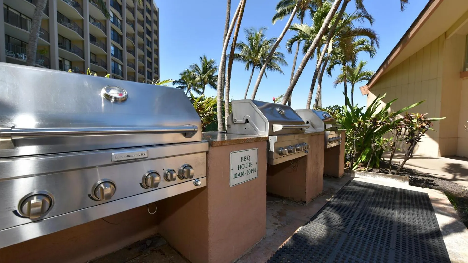 Royal 104 * Kahana