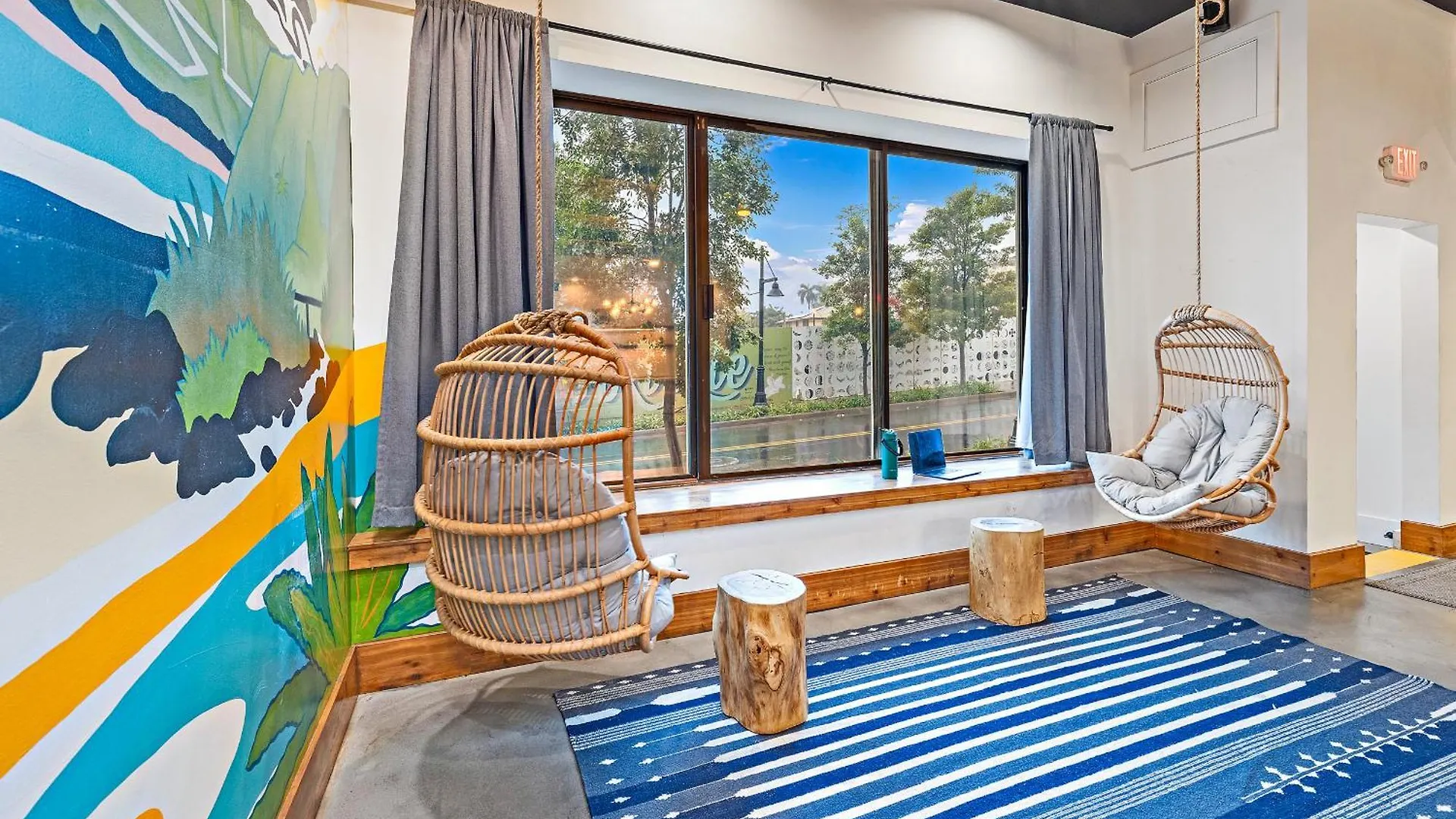Howzit Hostel *