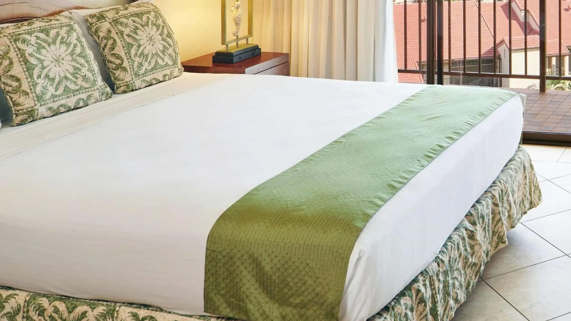 Апарт-отель Aston Kaanapali Shores