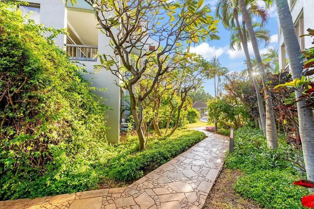 Hale Mahina B403- Beautiful 2 Bedroom Oceanfront Condo, Private Beach, Farmers Market, And Apartamento Kahana