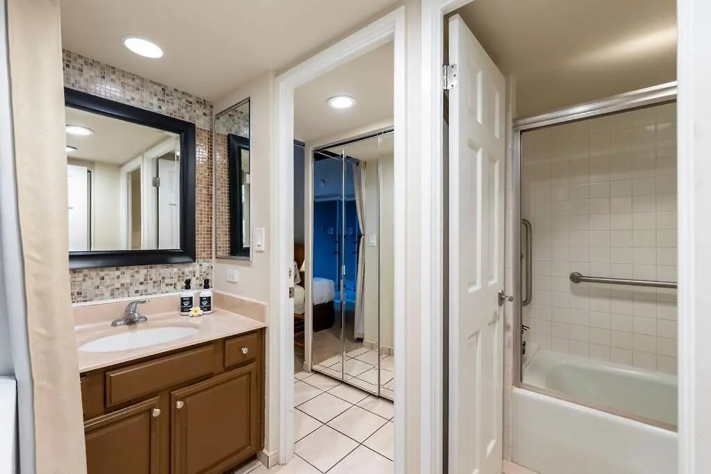Hale Mahina B403- Beautiful 2 Bedroom Oceanfront Condo, Private Beach, Farmers Market, And *