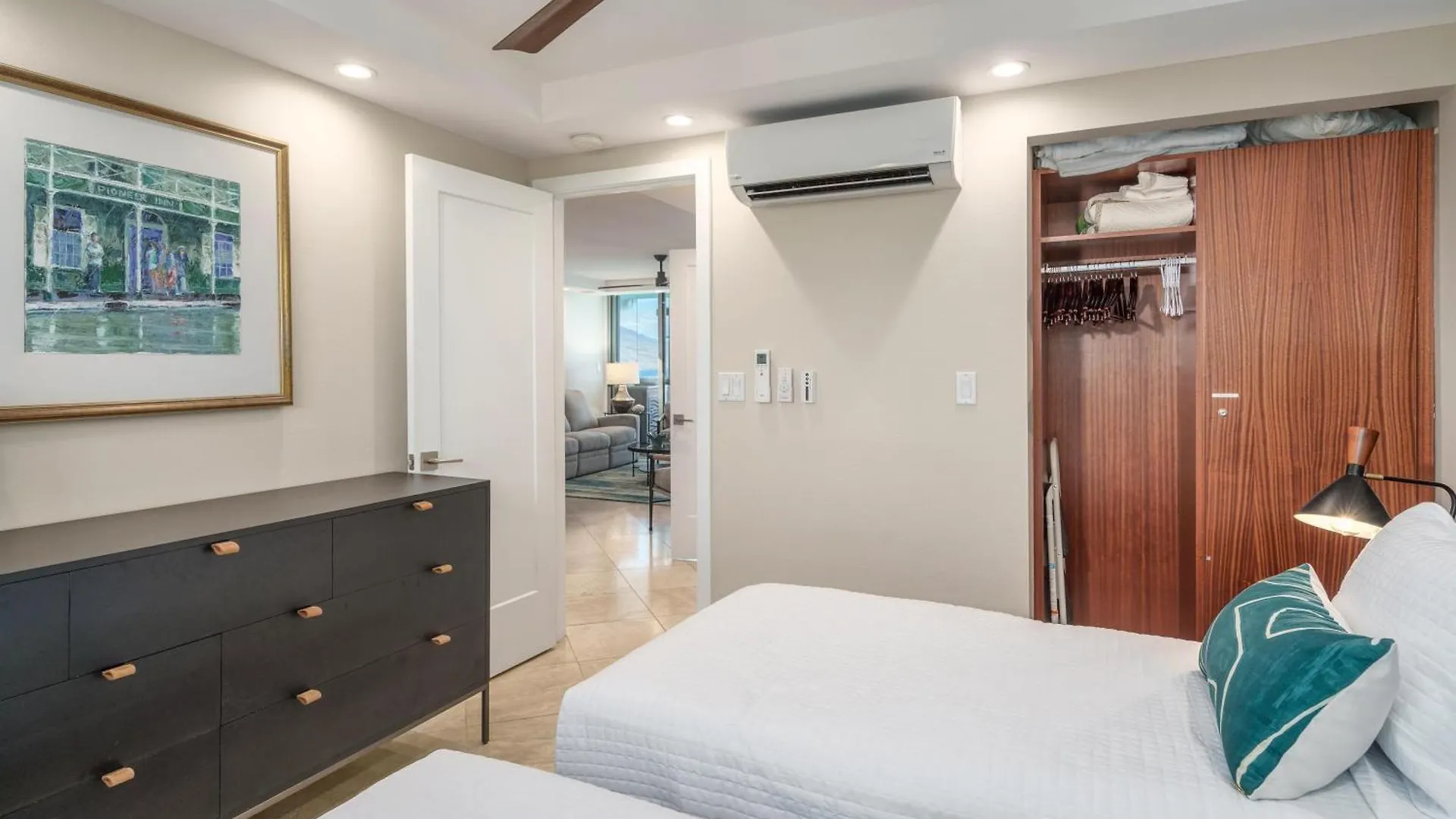 Royal Mauian 614 *