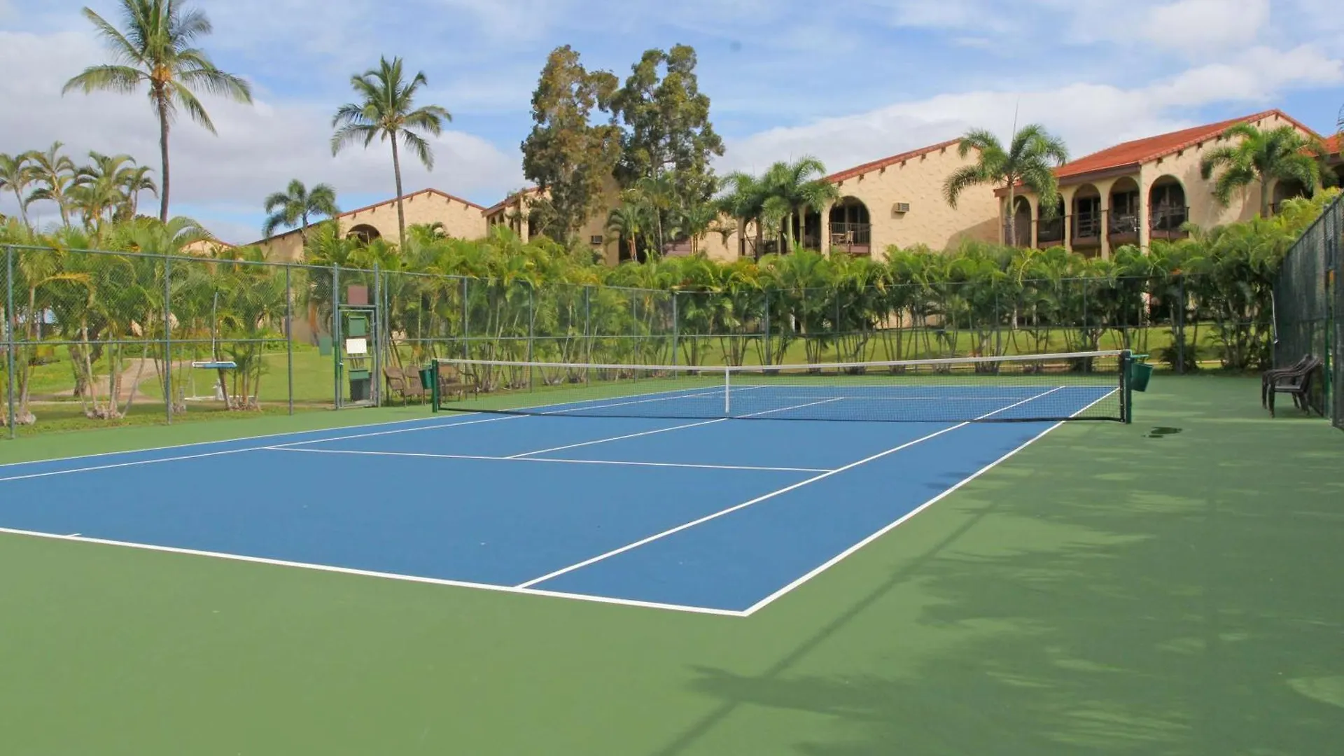 Aston Maui Hill 3*