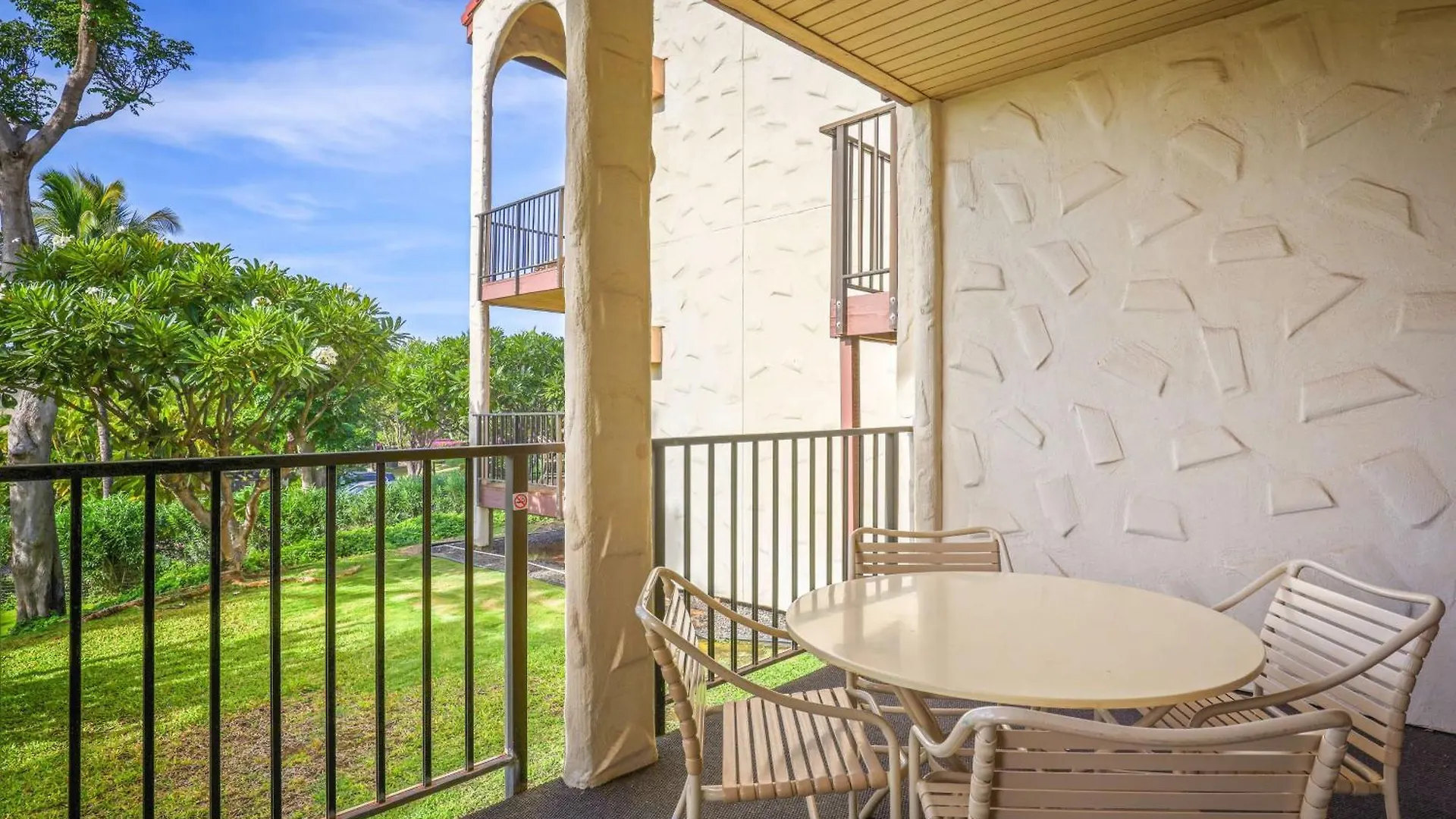 Aston Maui Hill Apart-hotel
