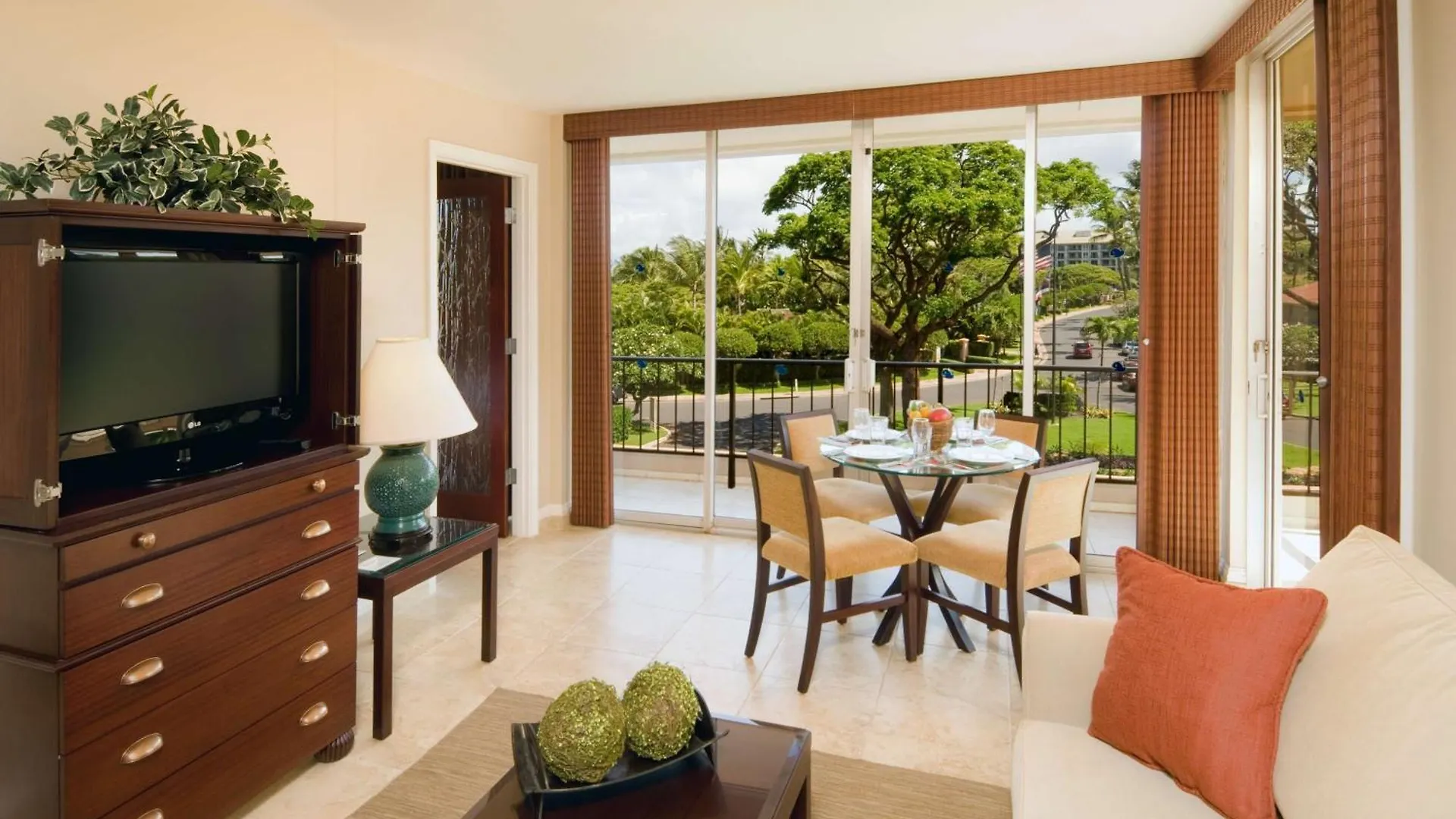 Aston Maui Kaanapali Aparthotel 4*