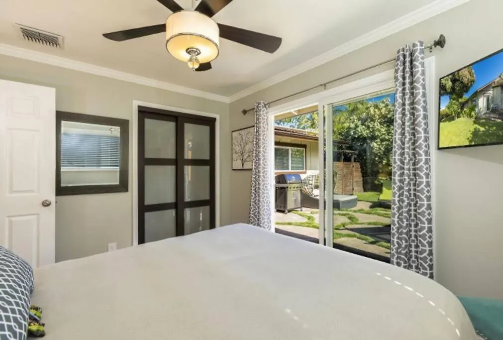 Cloud 9 House - Private Pool, Walk To *