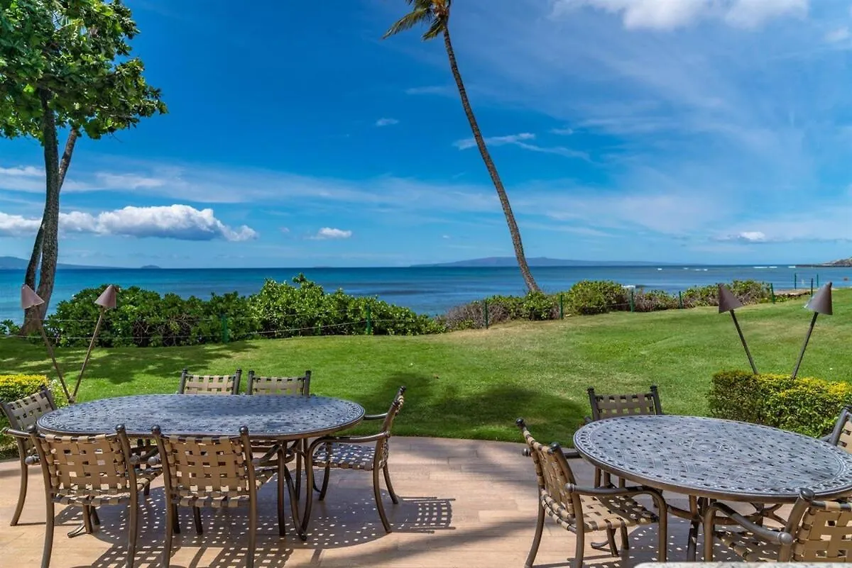 Direct Oceanfront—fully Remodeled—sleeps 6 בית נופש