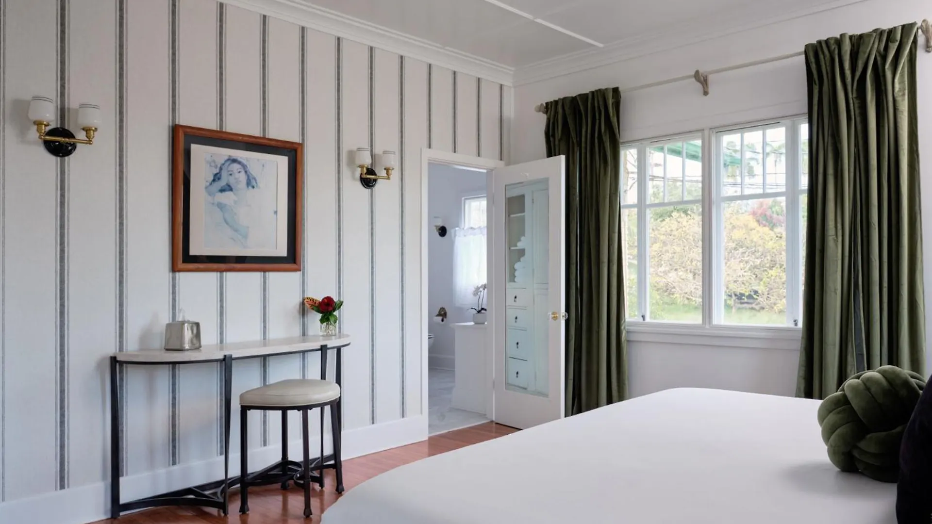The Historic Maui 3* Wailuku