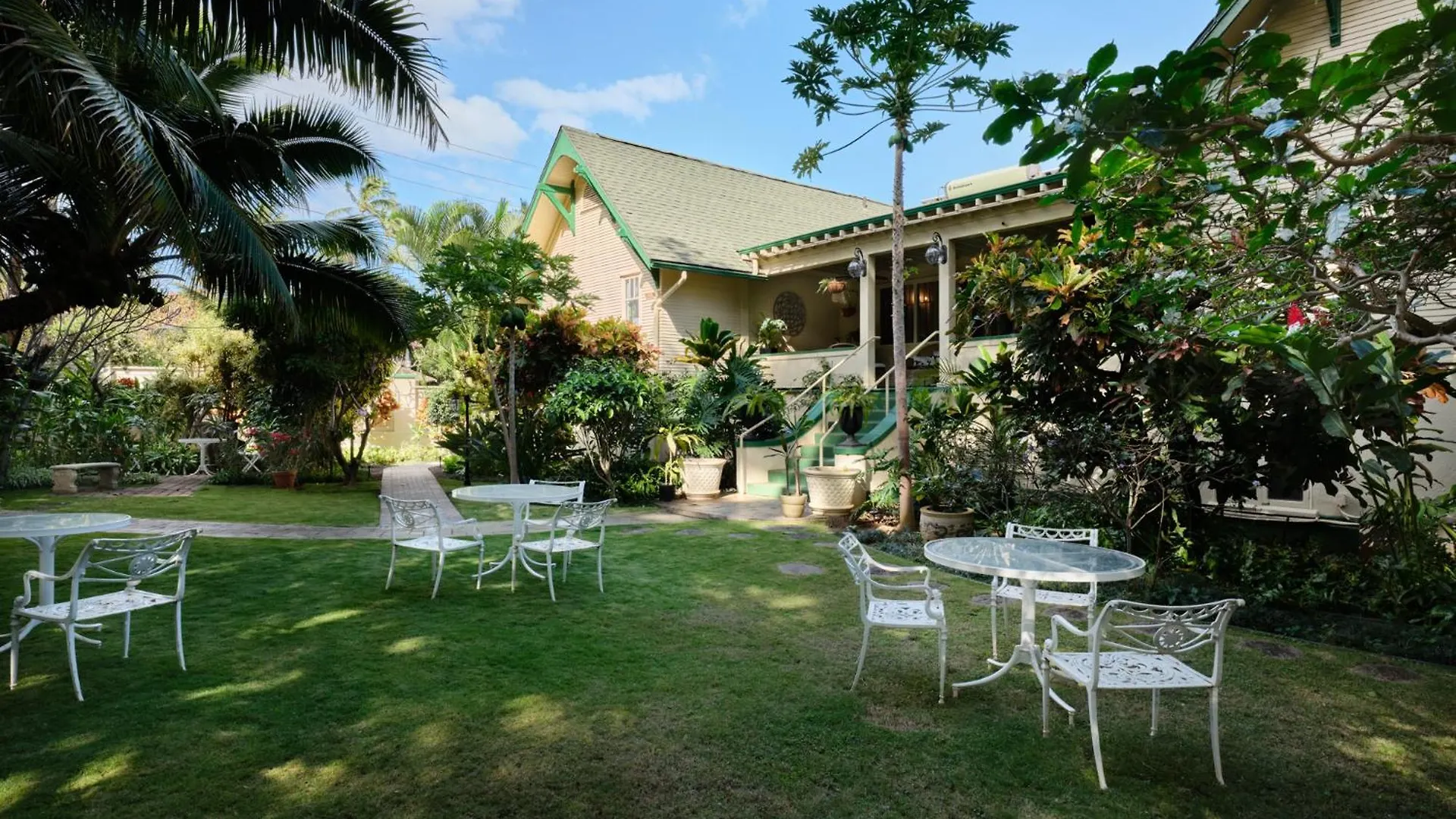 The Historic Maui 3* Wailuku