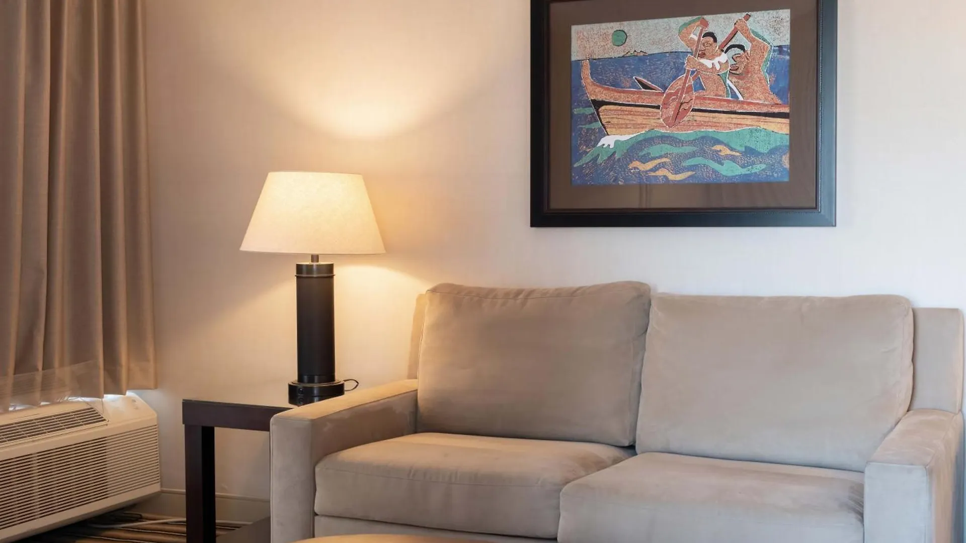 Hotel Maui Coast 3*