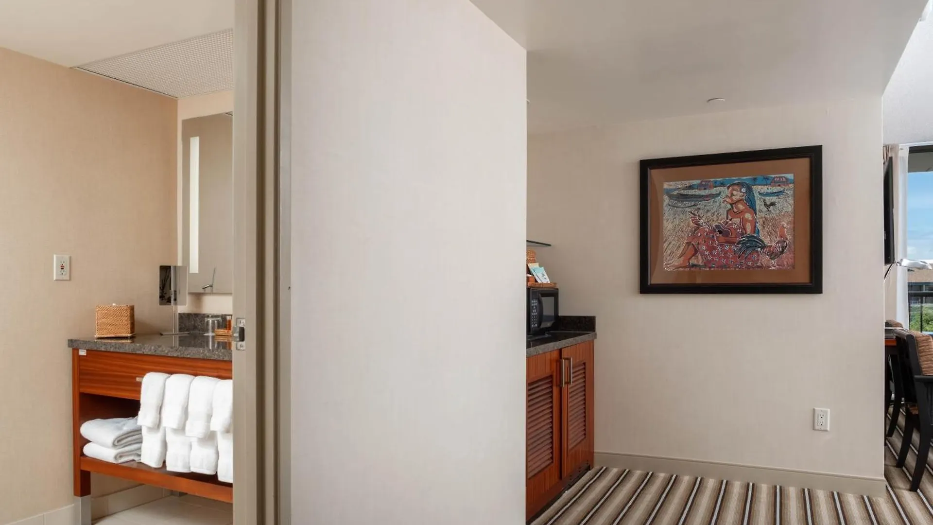 Maui Coast Hotel 3*