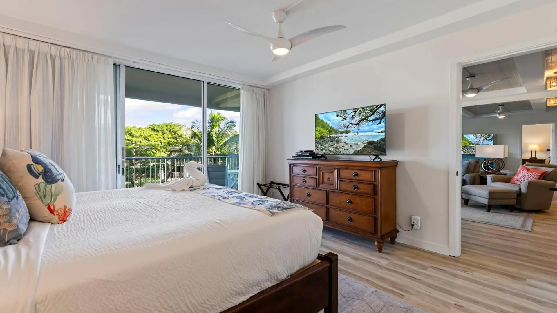 Whaler 508- Fully Remodeled Whaler Condo, Stunning Kaanapali Black Rock View Apartment *