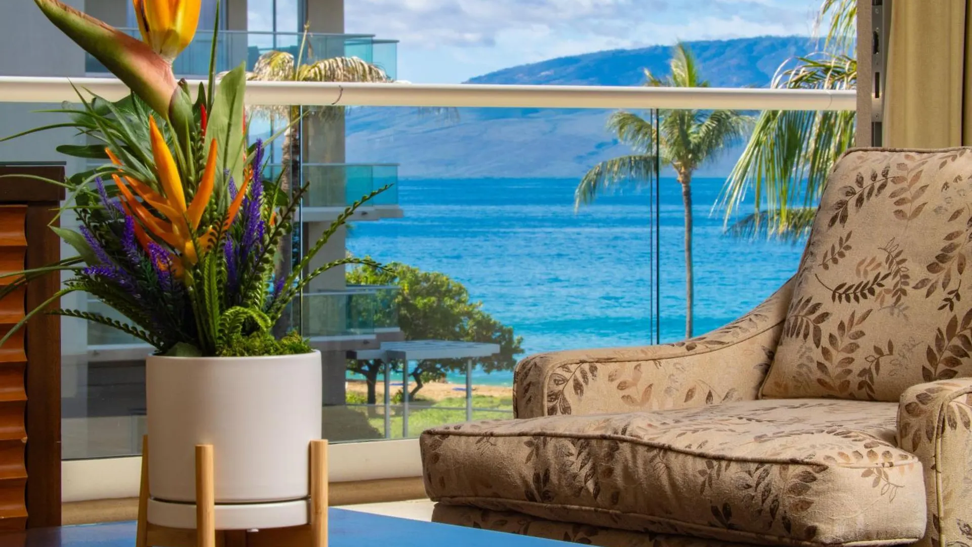 Oceanfront Views Above Dukes - Wrap Around Lanai - Outdoor Kitchen Honua Kai H351 拉海纳