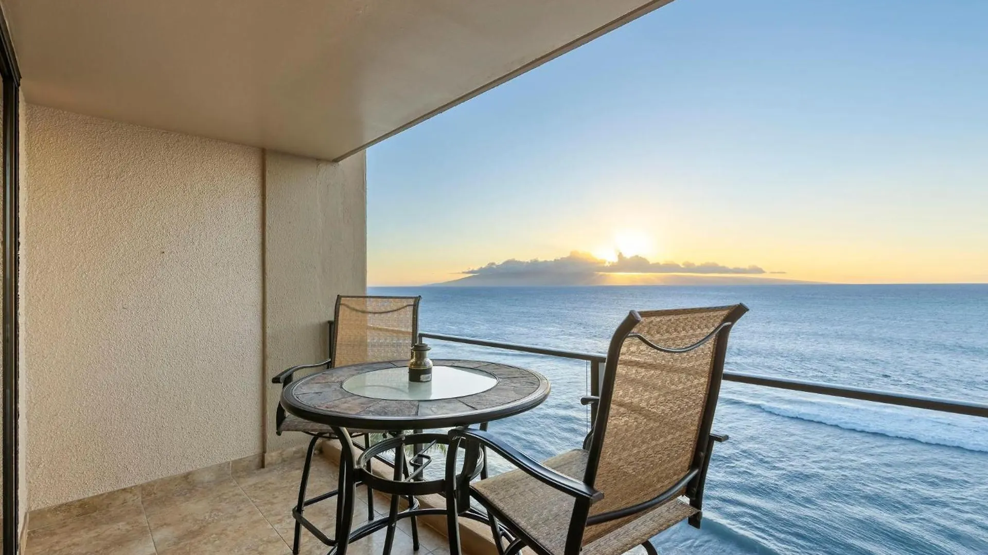 Aston Mahana 1012 Apartment