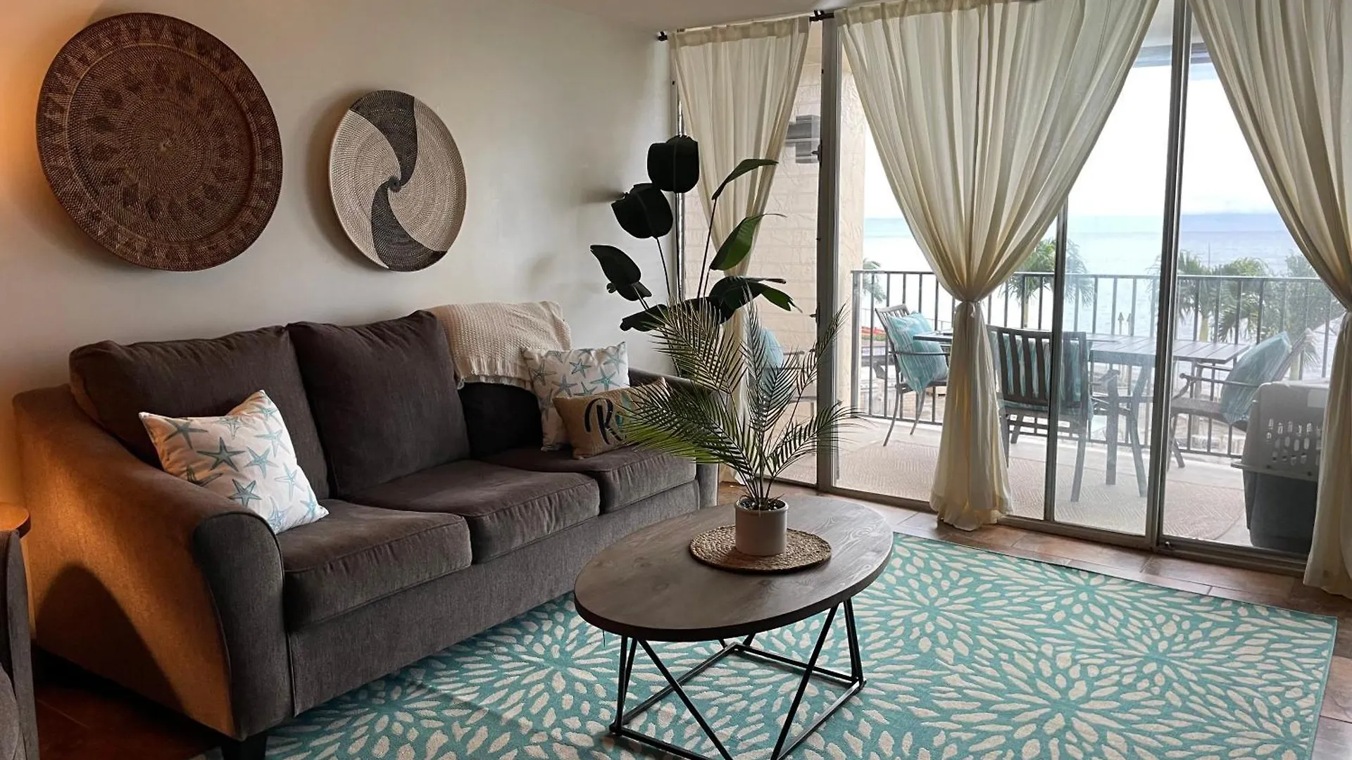 Whale Watching From The Lanai - Oceanfront In West Maui Aparthotel *