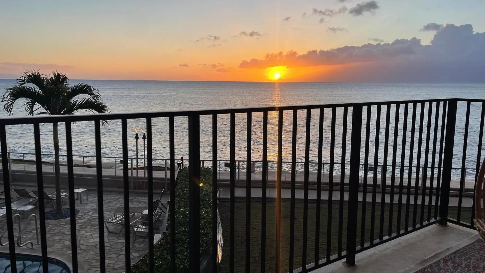 Whale Watching From The Lanai - Oceanfront In West Maui Aparthotel *