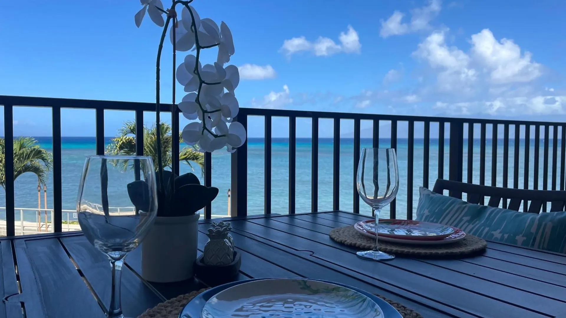 Whale Watching From The Lanai - Oceanfront In West Maui *