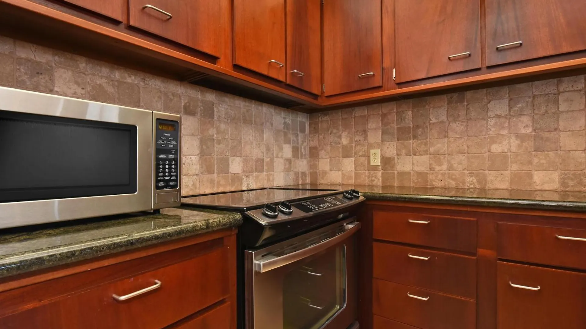 Largest One Bedroom At Kuleana - Oceanfront Unit!! 105