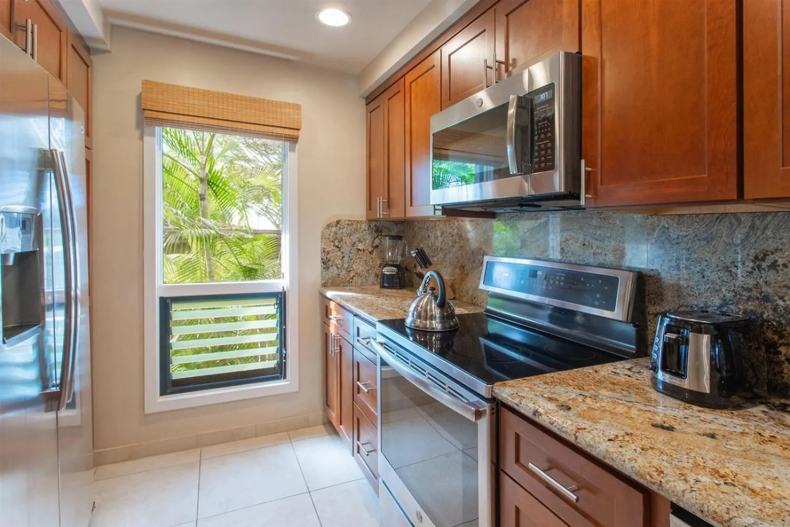 1822 Ridge * Kahana