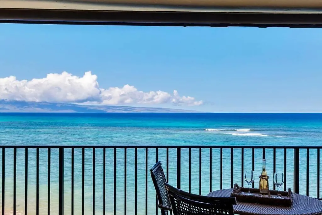 Hololani A404- Ocean Views From Every Room, 2 Bedroom Apartment Kahana