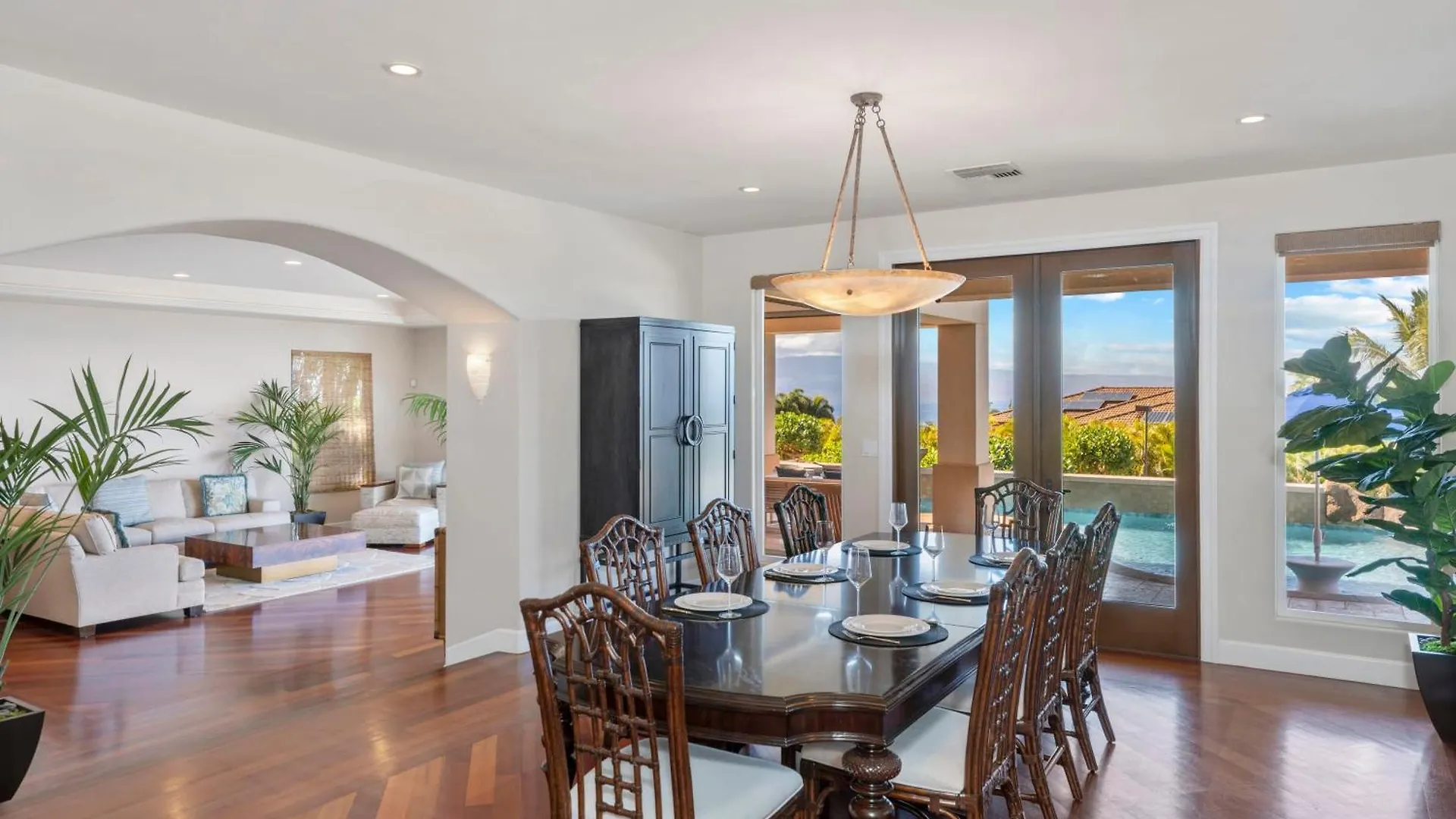 Breathtaking Oceanfront Villa Lahaina