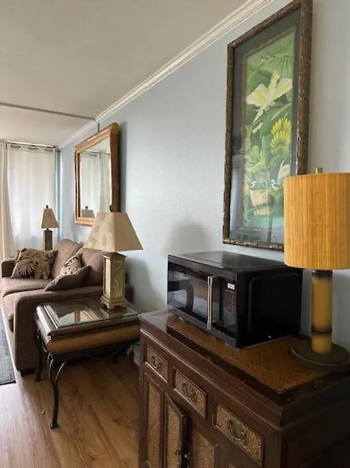 Maui Vista. 1 Bedroom Fully Furnished Across From Kam 1 Beach. Walking Distance To Restaurants And Shops. Kihei