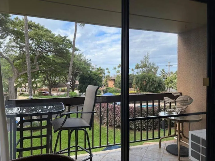 Apartment Maui Vista. 1 Bedroom Fully Furnished Across From Kam 1 Beach. Walking Distance To Restaurants And Shops. Kihei