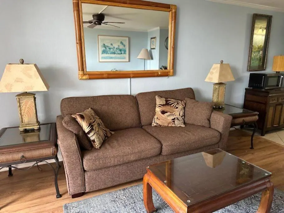 Maui Vista. 1 Bedroom Fully Furnished Across From Kam 1 Beach. Walking Distance To Restaurants And Shops.