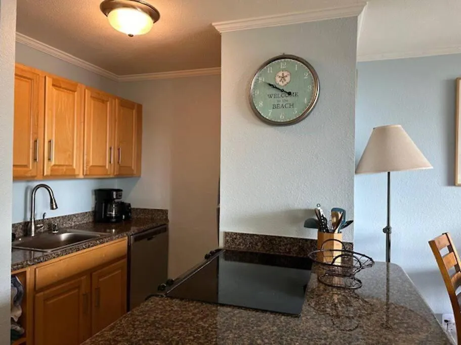 Maui Vista. 1 Bedroom Fully Furnished Across From Kam 1 Beach. Walking Distance To Restaurants And Shops. Kihei