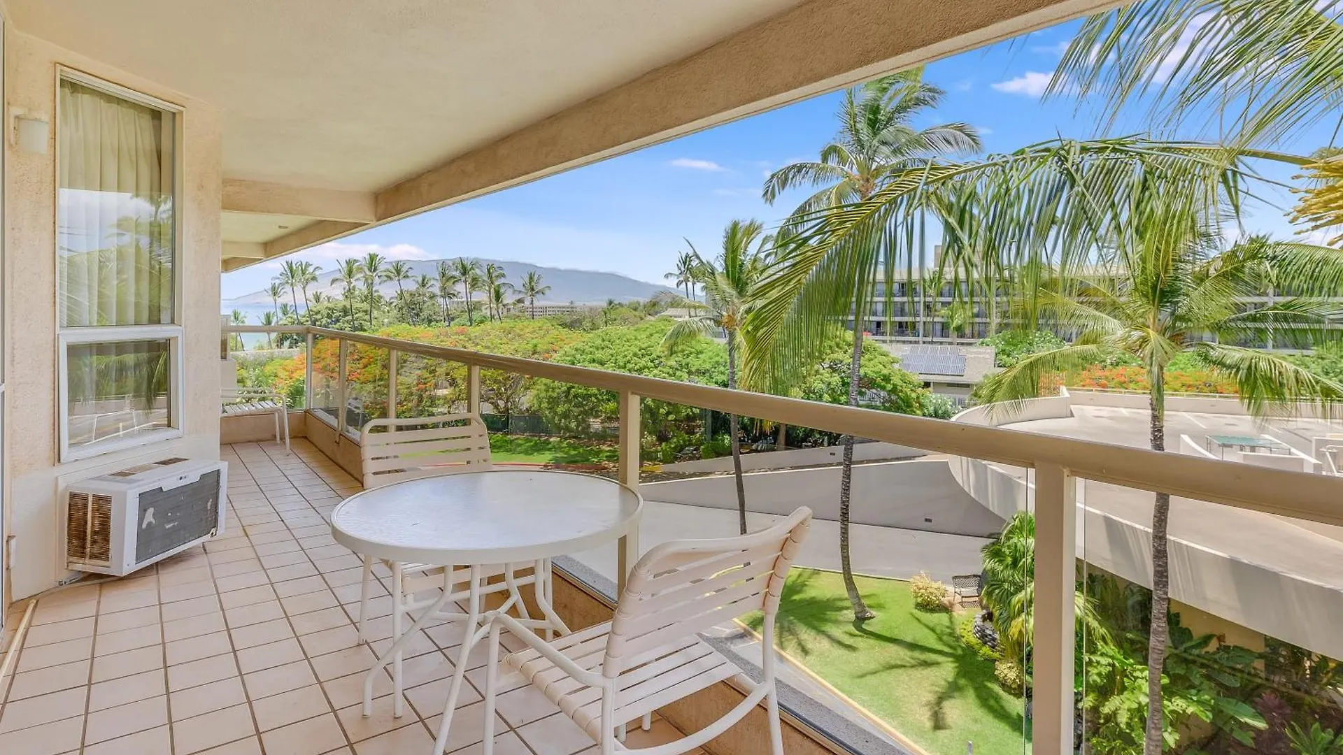 Castle At Maui Banyan *