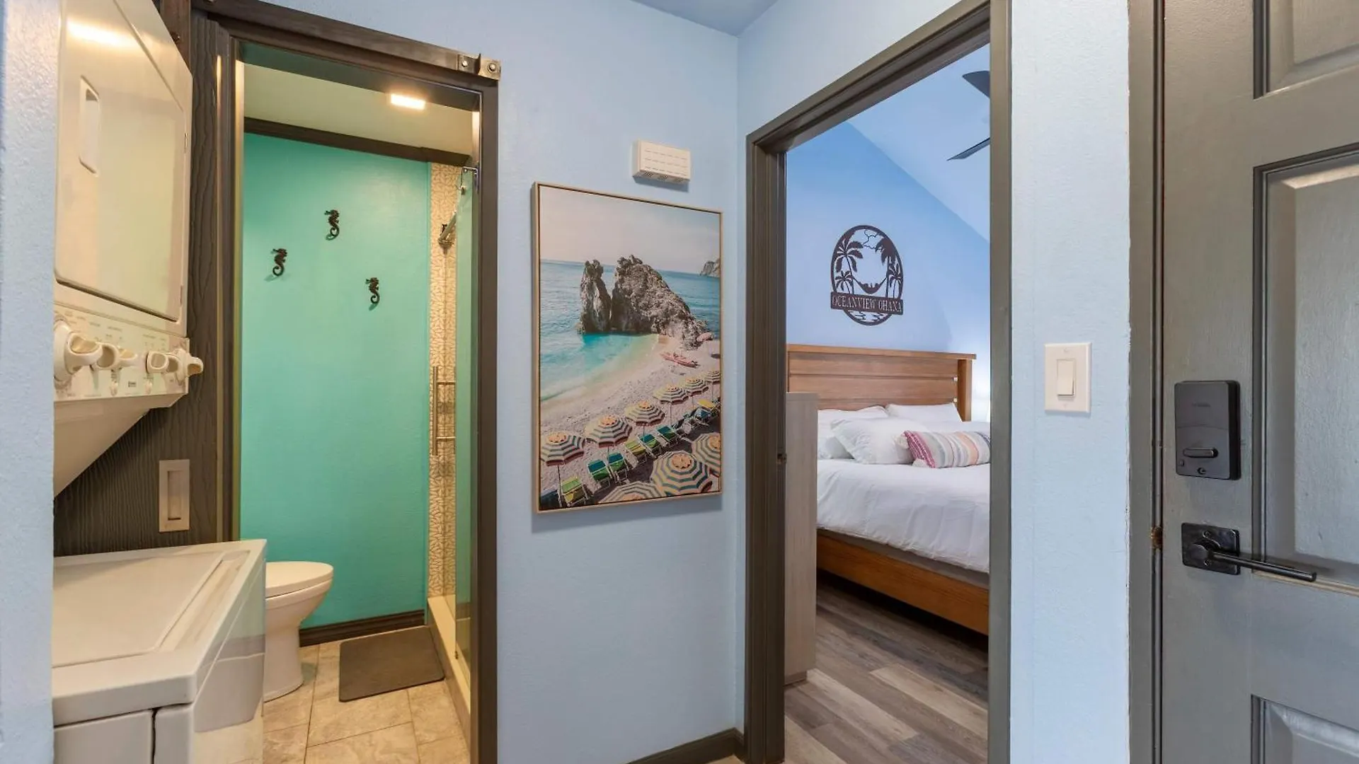Bright Across From Pool Ac Sleeps 4 *