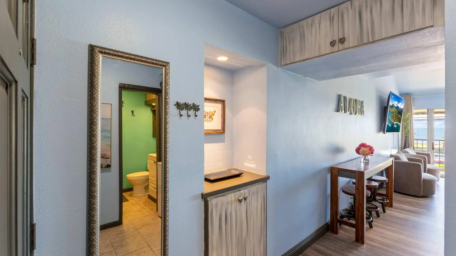 Bright Across From Pool Ac Sleeps 4