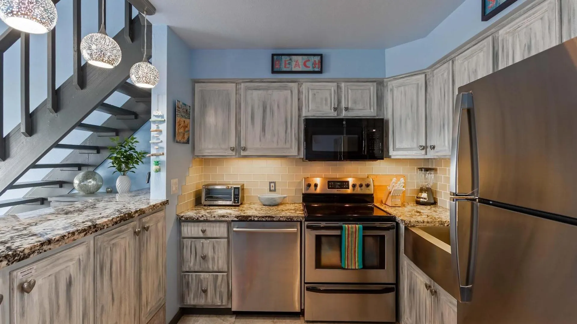 Bright Across From Pool Ac Sleeps 4 *