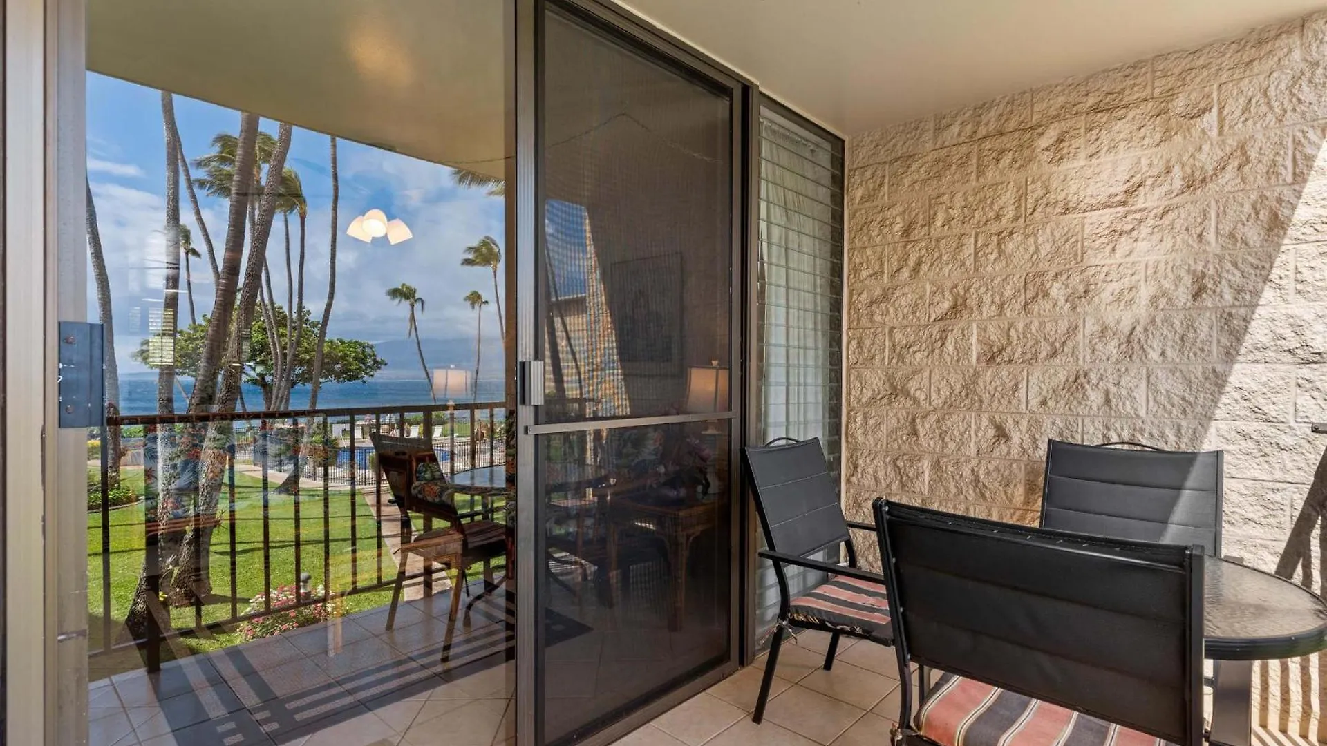 Prázdninový dům Experience Oceanfront Luxury At Kanai A Nalu 209, A Spacious 2-bd/2ba Condo, Ac Wailuku