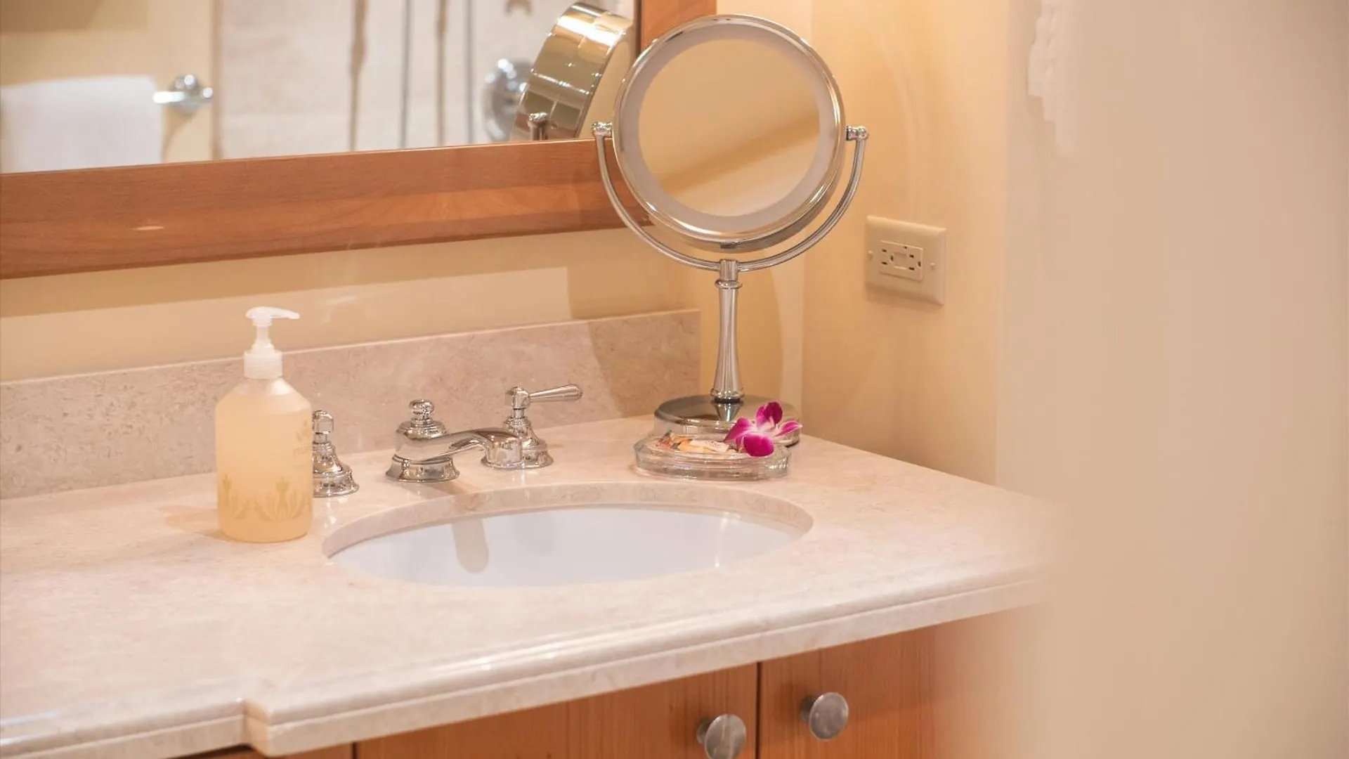 Totally Revamped Pacific Paradise J505 At Wbv! -top Floor Ocean Views!