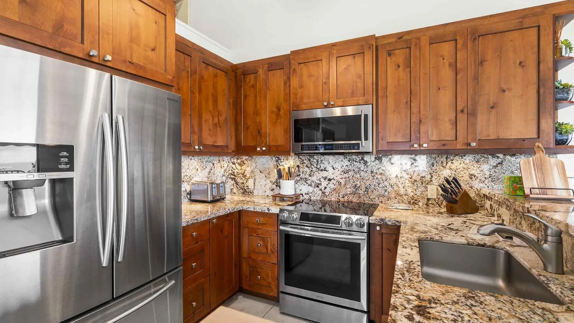 Maui Kamaole A-206 - Prime Location, Stunning Renovation, Large Lanai, Split Ac! * Wailea