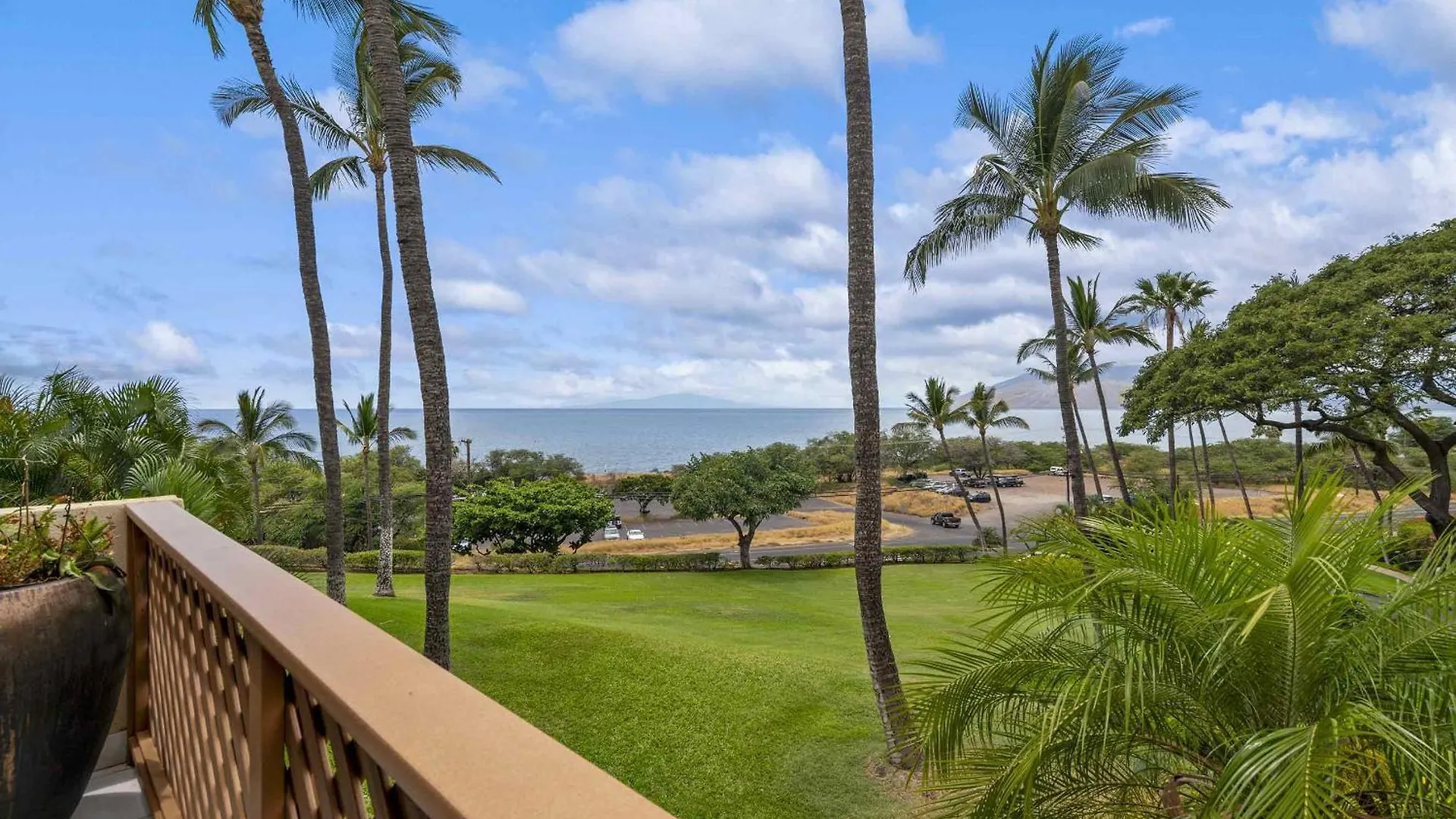 Maui Kamaole A-206 - Prime Location, Stunning Renovation, Large Lanai, Split Ac! Nyaraló