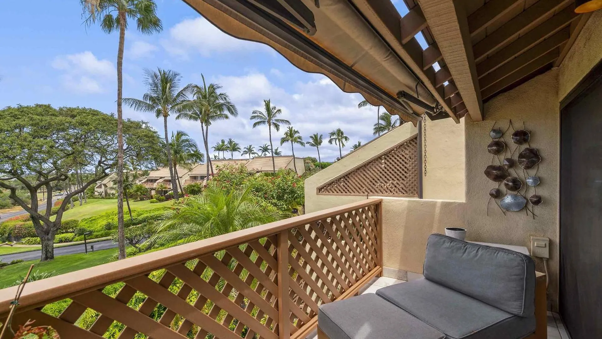 Maui Kamaole A-206 - Prime Location, Stunning Renovation, Large Lanai, Split Ac! Nyaraló
