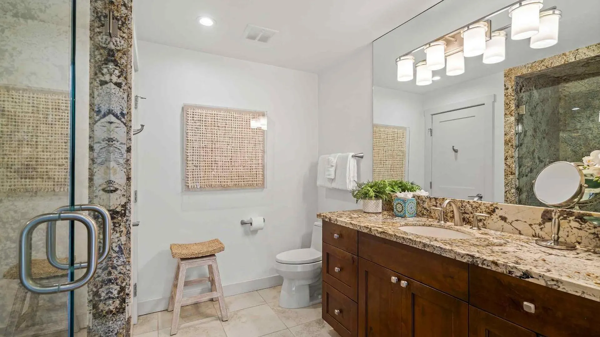Maui Kamaole A-206 - Prime Location, Stunning Renovation, Large Lanai, Split Ac! *