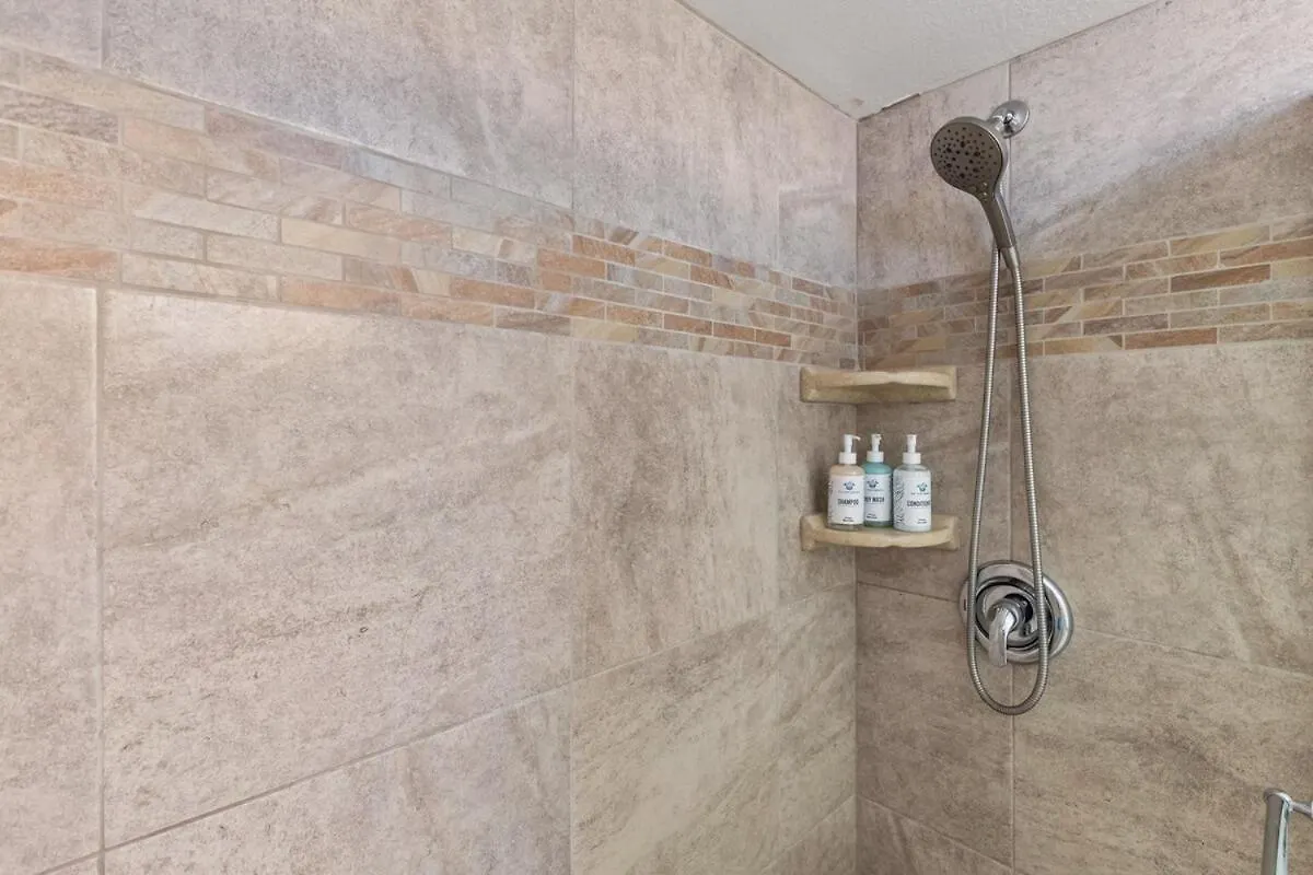 Kamaole Sands 8-204- Kihei Condo, Ac, Across Street From ワイレア