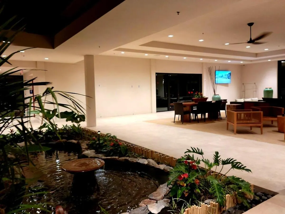 Ocean Front Views At The Valley Isle