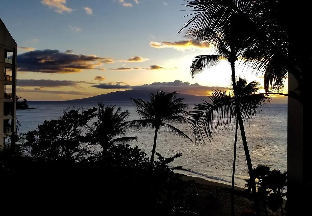Ocean Front Views At The Valley Isle *