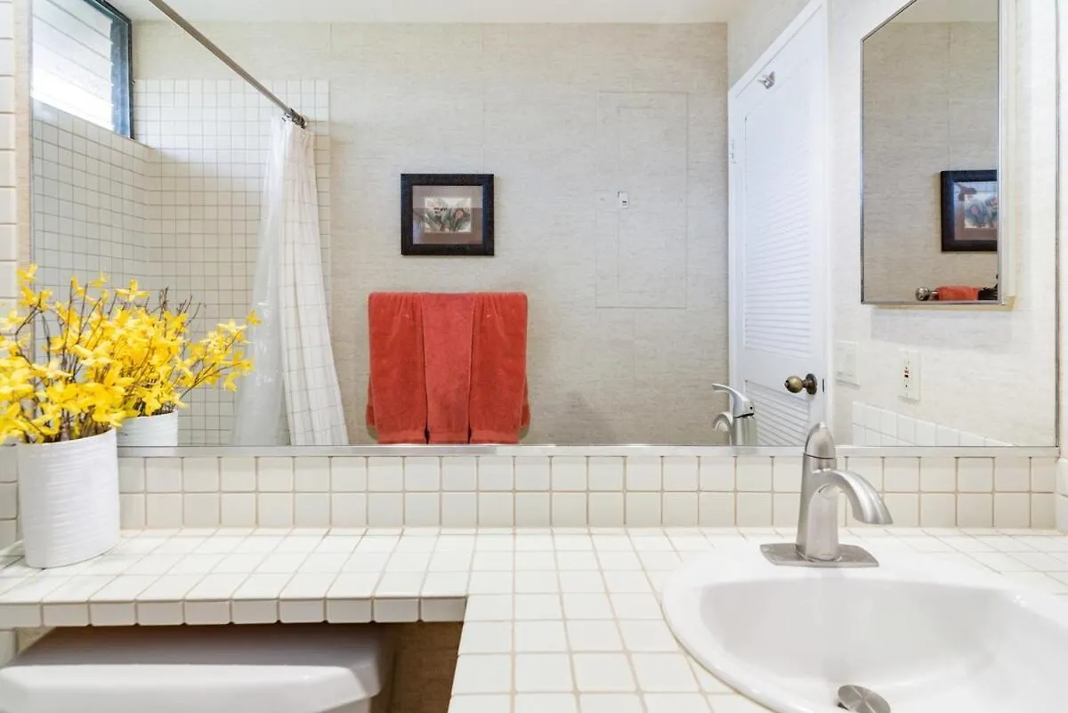Gaze Out At Panoramic Ocean Views From An Airy Coastal Oasis شقة ويليا