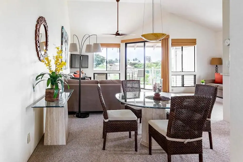 Gaze Out At Panoramic Ocean Views From An Airy Coastal Oasis ويليا