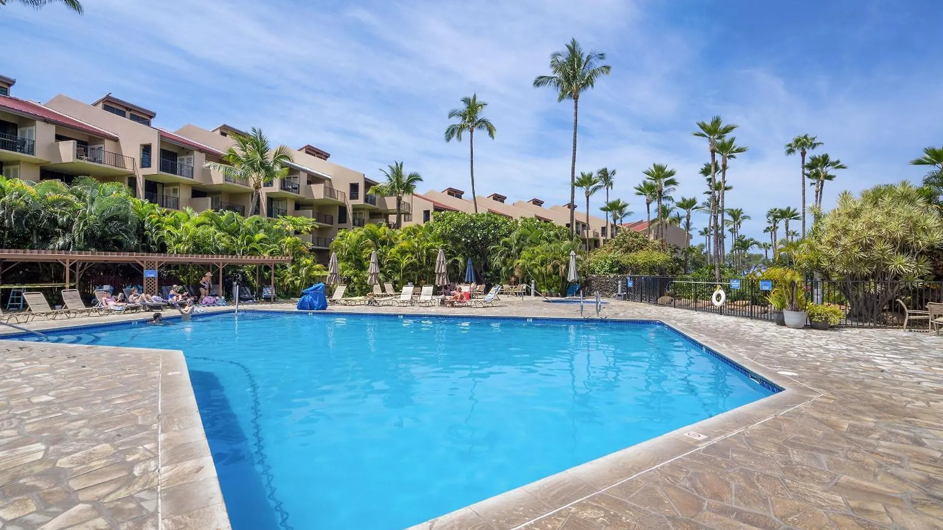 Experience Kamaole Sands 4-409 - Ocean Views, Spacious, Renovated, Wi-fi, Ac! Уэйлея