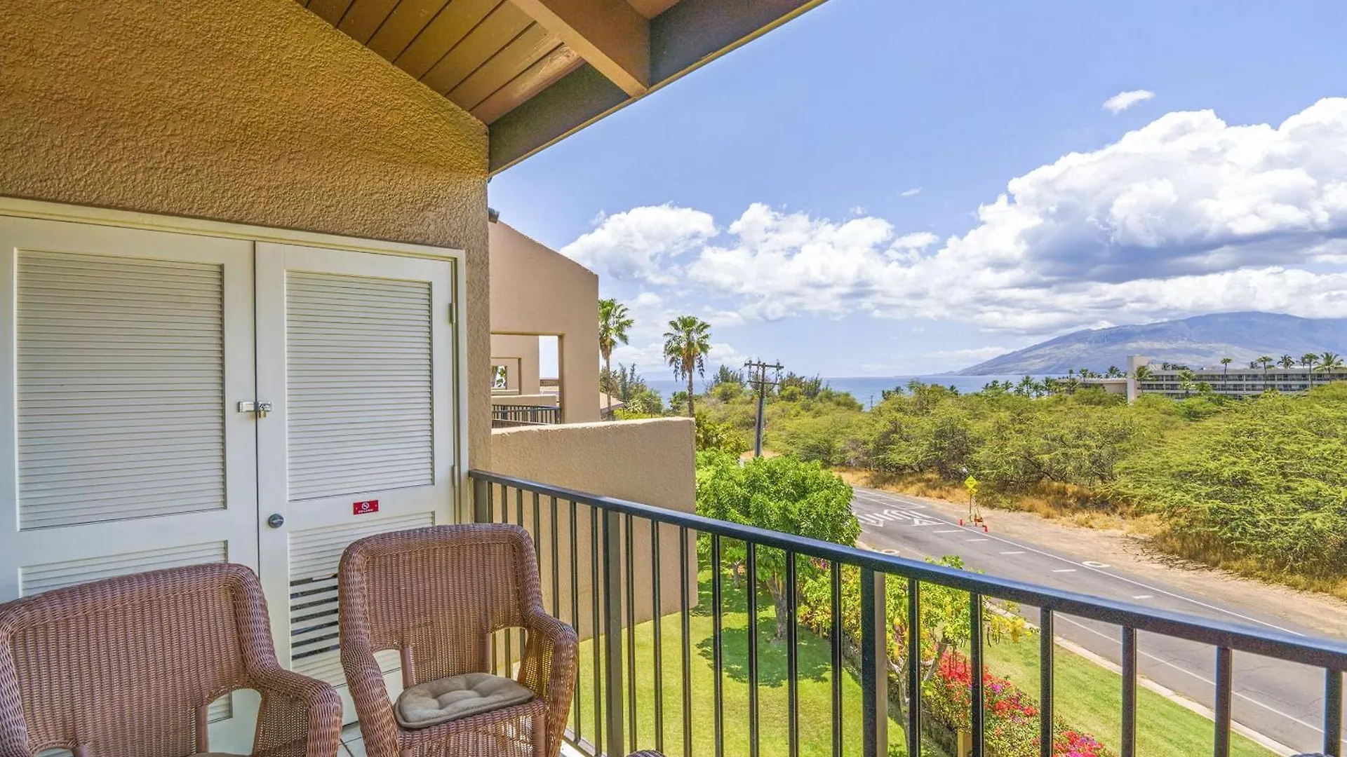 Experience Kamaole Sands 4-409 - Ocean Views, Spacious, Renovated, Wi-fi, Ac! *