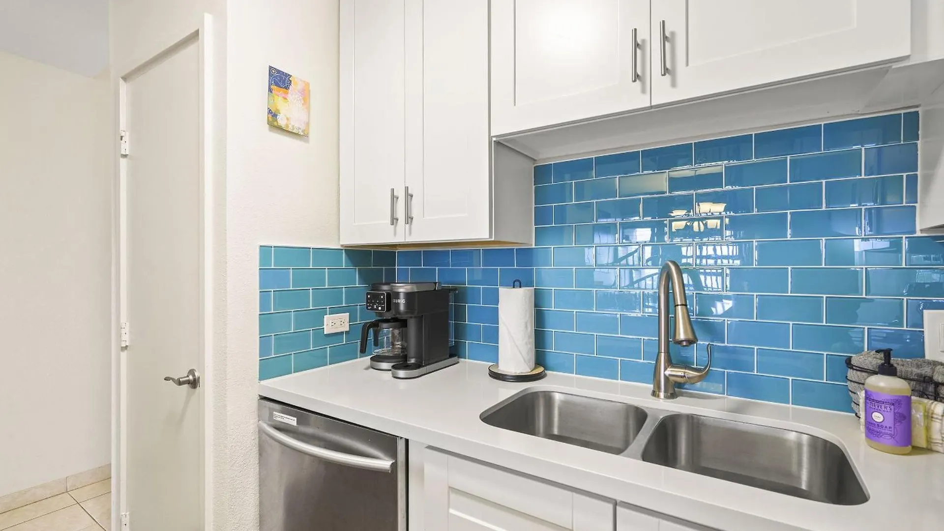 Experience Kamaole Sands 4-409 - Ocean Views, Spacious, Renovated, Wi-fi, Ac! *